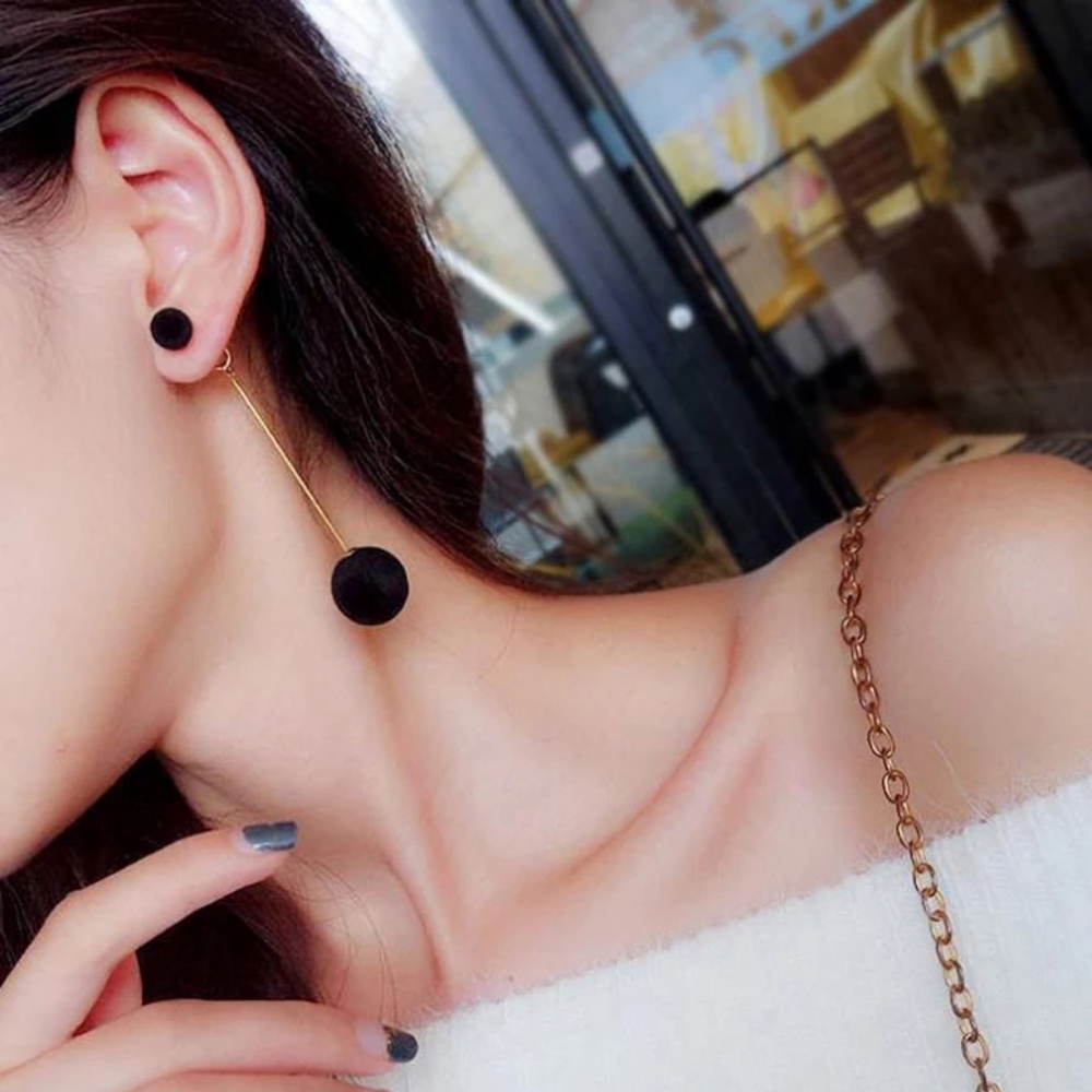 😍 New!!! Black Dangle Velvet Pom-Pom Earrings 💞